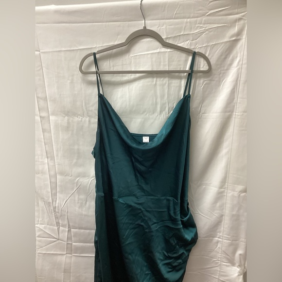 Green Plus Size Spaghetti Strap Ruched Split Skirt Maxi Prom Dress - Picture 1 of 5